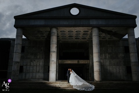   At Drew Manor in Trinidad, a scene from the reception venue’s construction site features the bride and groom, with the emerging building creating a unique and contemporary wedding setting.