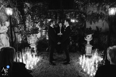 Candlelight Fills A Winter Evening Ceremony In Montmartre, Paris For The Celebration Scene A winter evening ceremony in Montmartre, Paris is set aglow with candlelight, the nighttime atmosphere creating a romantic and magical ambiance for the celebration.