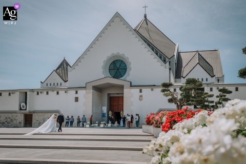 At Santuario dell'Incoronata in Foggia, Italy, the bride and her father prepare to enter the imposing sanctuary, creating a solemn and meaningful moment before the ceremony begins.
