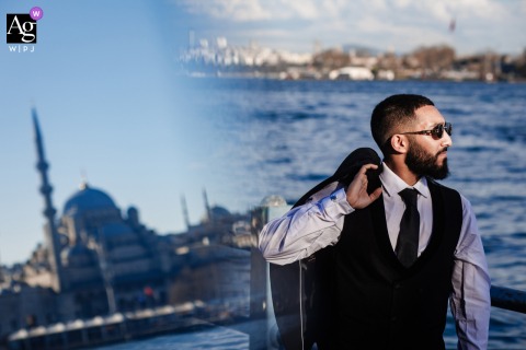 At Galata Bridge in Karaköy, Istanbul, Türkiye, the groom is photographed on the bridge, creating a striking urban portrait rooted in the city’s waterfront character.
