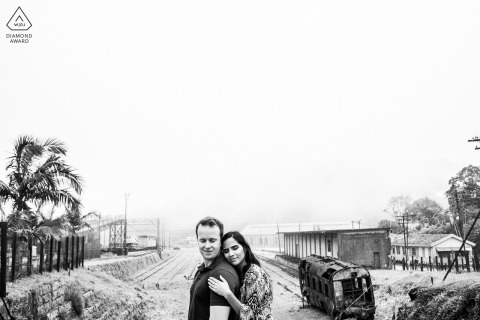 Black and white engagement photos in Brazil - this couple poses for a portrait with a low Verizon