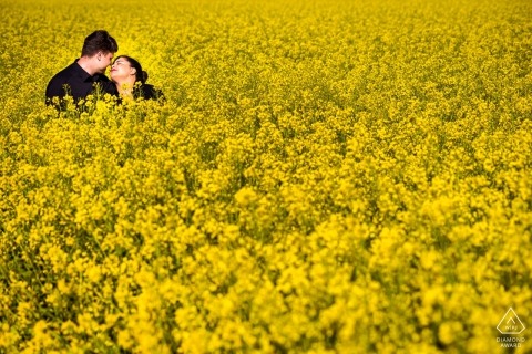Engagement Photographer for Wiesbaden, Germany | Couple on a field of flowers 