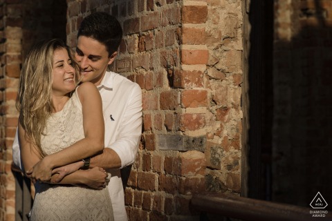 Pre-wedding shoot in Rio de Janeiro, Brazilië met de The Warmth of the Embrace in Parque das Ruínas