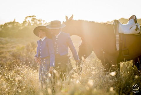ES engagement photo shoot in the afternoon sun of Águilas - Spain with some soft Love and horses