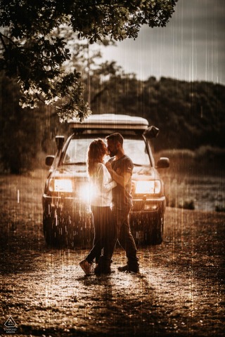 Love session in the Rain in Waalwijk Lido for engagement pre-wed photos