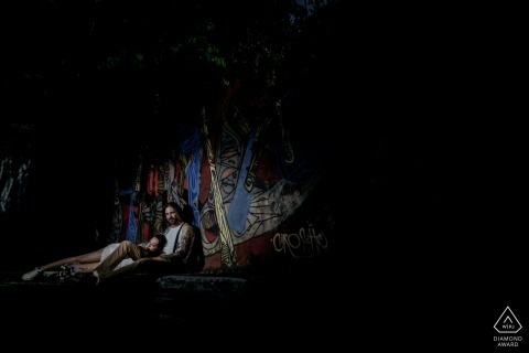 São Paulo, Brazilië portret e-sessie met stedelijke donkere tinten