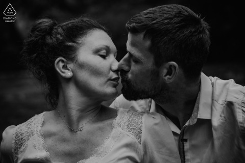 Engagement Photography Session in Ménétréol sur Sauldre: Intimate Black and White Couple Photograph on the Brink of a Kiss A black and white photograph capturing the intimacy of a couple on the brink of a kiss, taken in the scenic town of Ménétréol sur Sauldre during their engagement wedding photography session
