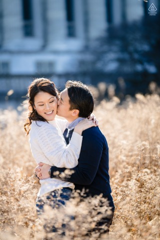 A couple shares a kiss in the gardens outside Chicago's Field Museum.