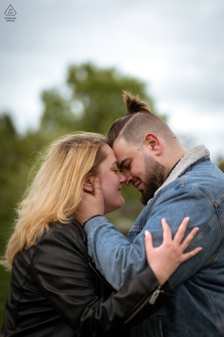 Couple embracing in Jarry Park, Montreal, where they first dated. 
