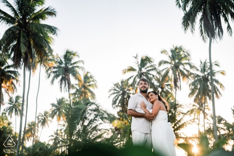 Amidst the swaying palm trees of Praia de Ipioca, a couple gazes towards the endless sea. This serene pre-wedding portrait, captured by a skilled WPJA photographer, beautifully reflects their shared dreams.