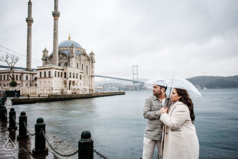 This pre-wedding session in Ortaköy, Istanbul, Turkiye, captures a couple’s deep connection near the water.