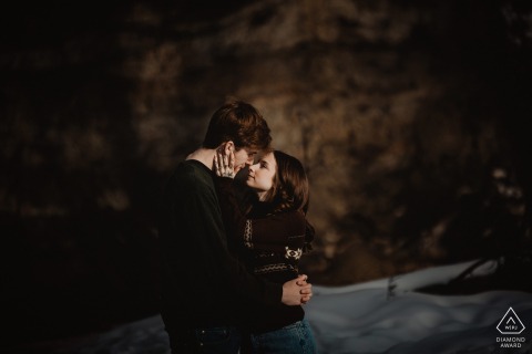 Millcreek Ravine, Edmonton, Alberta – A couple embraces in direct sunlight, highlighting warmth and connection.