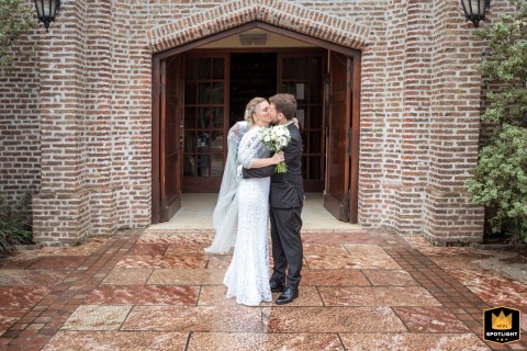 Outside Cristo Rey Church, Rosario, Santa Fe, the couple shares a solitary kiss after their exit from the building.
