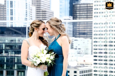 Philadelphia Identical Bridesmaids Synchronize Perfectly for a Special Wedding Day Moment In Philadelphia, two women with identical faces share a special, perfectly synchronized moment on the bride's biggest day.