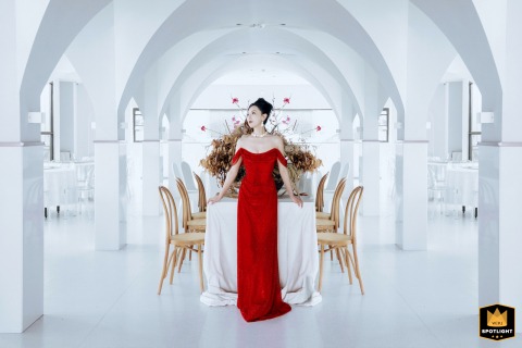 A stunning bridal portrait captures the elegance and beauty of the bride in Kaifeng, China, radiating confidence and excitement as she prepares for her wedding.