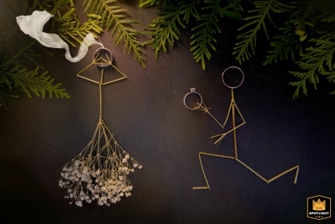 Creative wedding details made from dried flower stems form playful bride and groom silhouettes in Bucharest, Romania, adding personality, symbolism, and artistic storytelling to the celebration.