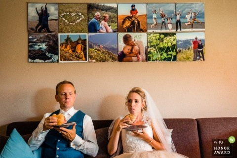 Utrecht wedding photojournalism image of a couple sitting on a couch having a quick meal