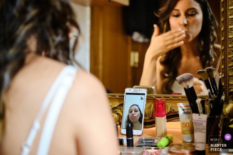 Documentary wedding photography at Seville of a bride Skype on her phone before the ceremony