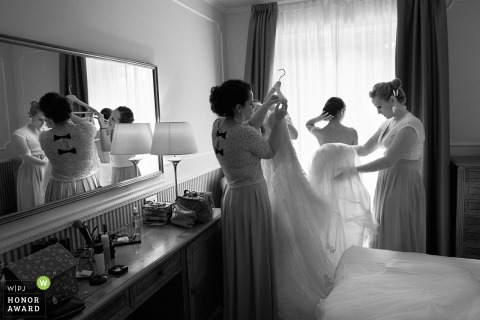 Photo of Villa Durazzo Bride getting ready before the wedding ceremony