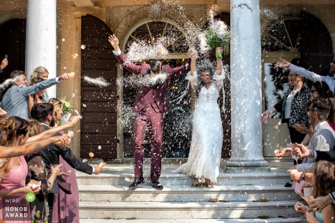 Vinery in Nord East of Italy wedding venue photo | The guests welcome the couple in a moment full of energy. 