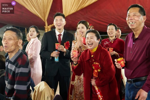 In Xiamen, Fujian province, a little nephew performs at a family gathering, capturing the joyful attention of everyone present.