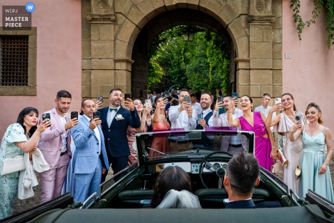 Guests welcoming the newlyweds to their wedding venue in Cagliari, Sardinia.