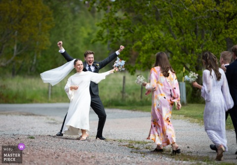 At Nybynäs Gård in Västerås, Sweden, relief and excitement shine on the newlyweds’ faces just moments after their wedding ceremony concludes.