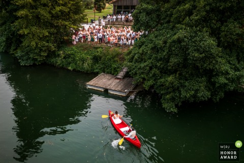 At Hôtel Quai des Pontis, the bride and groom make a memorable entrance as they arrive by canoe, delighting their guests with this fun and unique moment.
