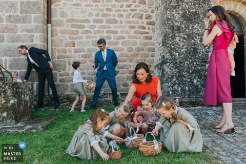 At the church in Maisonnais-sur-Tardoire, wedding guests and children gather outside before the ceremony, creating a lively and welcoming atmosphere at the church entrance.