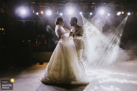 At the Istanbul Four Seasons Hotel, the newlyweds share their first dance surrounded by swirling smoke and dramatic DJ lights. The moment is filled with romance, atmosphere, and a cinematic sense of celebration.