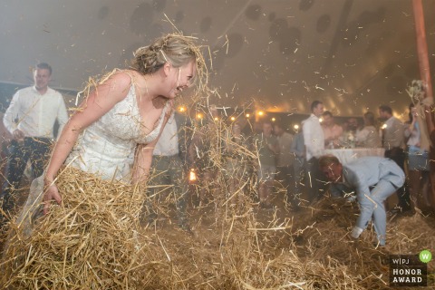 In Loenersloot, the unforgettable energy of a lively celebration is unmistakable as the party really takes off, filling the venue with excitement and laughter during hay tossing fun.