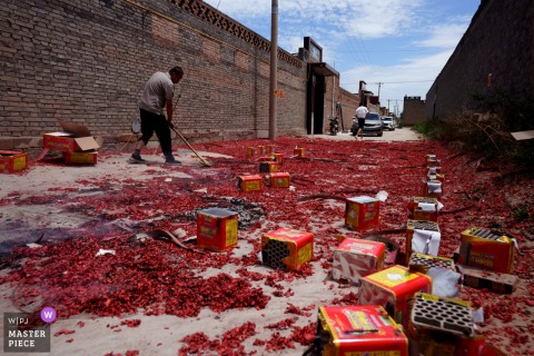   Back home in Shanxi, the groom’s family gathers to clean up after the wedding celebration, bringing the event to a close with togetherness and gratitude.