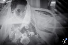 Ritratto di una sposa in bianco e nero, scattata attraverso il velo, presso The Inn at Little Washington, Washington, Virginia.