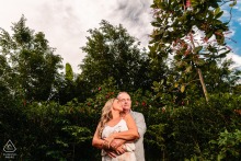 In Santa Catarina's Vila Gomes, a couple embraces in a romantic, sweetheart style, beautifully captured by a skilled WPJA photographer during their pre-wedding engagement session.
