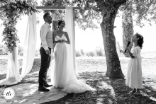 At Domaines des Patras in Solérieux, Drome, France, the niece of the bride and groom confidently delivers a heartfelt speech, adding a personal touch to the celebration.