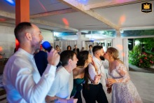 At Agriturismo Corte Priore in Calino, the groom kisses the bride during the dance, surrounded by the gazes of their guests.
