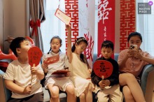 In Kaifeng, China, five children sit together with different expressions, playing with wedding game props. The award-winning photo highlights the photographer’s skill at documenting innocent moments.