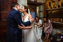 At Château de Belleville, the bride and groom share a tender first-look kiss, surrounded by friends. The award-winning photo highlights the photographer’s skill at documenting intimate moments.