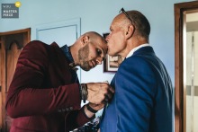 At Domaine de Saint Germer, the groom’s father kisses his son’s forehead while pinning his boutonniere. The photographer’s creative sensitivity preserves this touching, emotional family moment with warmth and intimacy.