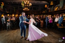 During a spontaneous opening dance at the venue in Amersfoort, the bride and groom surprise everyone, and the room responds with the particular delight reserved for unplanned confidence.