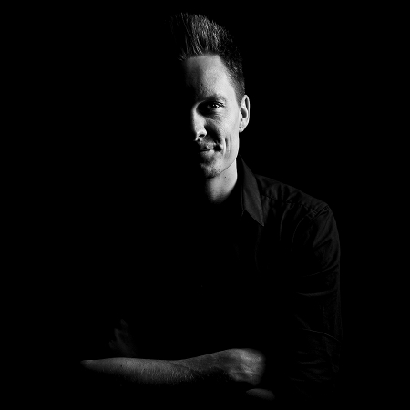 Retrato de estúdio em preto e branco do fotógrafo de casamento de aventura e fuga Jesse La Plante, do Colorado Casamentos de aventura, fotos de noivado de casais e fotos de fuga de Jesse La Plante