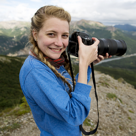 Portrait du photographe de mariage du Michigan, Claire Abendroth Lansing, MI photographe de mariage Claire Abendroth
