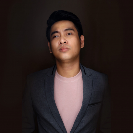 Studio portrait of Ho Chi Minh wedding photographer Huy Nguyen of Vietnam Ho Chi Minh wedding photography by Huy Nguyen of Vietnam