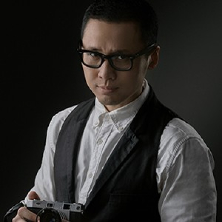 Color Song - WPJA Wedding Photographer in Nanning, Guangxi, China Portrait of Color Song, a WPJA wedding photographer based in Nanning, Guangxi, China.