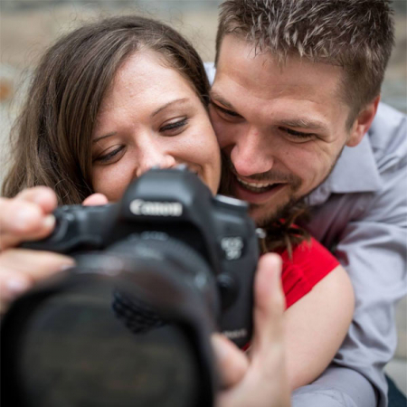 Earl McCoy jest fotografem ślubnym i elopementowym MN ze studia Penny Photographics