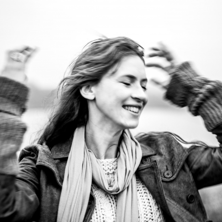 Fotografin Coraline Salgueiro bedient Le Havre, Frankreich Le Havre Hochzeits- und Elopement-Fotojournalistin Coraline Salgueiro