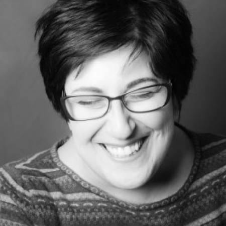 La fotógrafa de bodas de Italia, Raffaella Arena, estudió disciplinas de arte, música y entretenimiento.