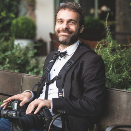 Retrato del fotógrafo de reportajes de bodas de Roma Luca Caparrelli de Lazio Italia Fotografía de reportaje de boda y fuga de Lazio y Roma por Luca Caparrelli de Italia