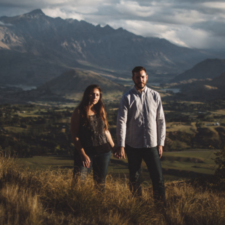 Portrait de style de vie en plein air du photographe de mariage Matthew Stallone et de sa femme Photographie de mariage aux États-Unis par Matthew Stallone de la WPJA