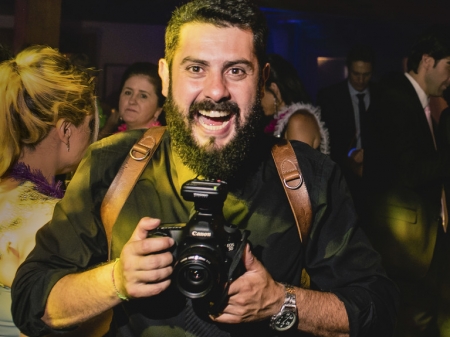 Portrait du photographe de mariage de Porto Alegre, Alexandre Tessler, du Rio Grande do Sul Photographie de mariage à Porto Alegre par Alexandre Tessler, du Rio Grande do Sul, Brésil